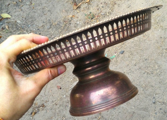 พานทองเหลืองแก่นาก ลวดลายเทพพนม ตอกดุนลายด้วยมือ Handmade  กว้าง 12.5 นิ้ว x สูง 5.5 นิ้ว