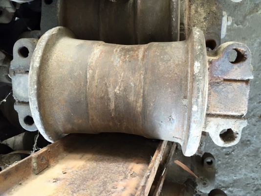 โรลเลอร์นถขุด kobelco sk200-3 เก่าญี่ปุ่น ราคา 2,000 บาท โรลเลอร์นถขุด kobelco sk200-3 เก่าญี่ปุ่น ราคา 2,000 บาท