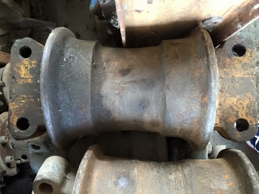 โรลเลอร์นถขุด kobelco sk200-3 เก่าญี่ปุ่น ราคา 2,000 บาท โรลเลอร์นถขุด kobelco sk200-3 เก่าญี่ปุ่น ราคา 2,000 บาท