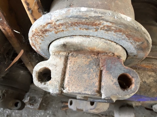 โรลเลอร์นถขุด kobelco sk200-3 เก่าญี่ปุ่น ราคา 2,000 บาท โรลเลอร์นถขุด kobelco sk200-3 เก่าญี่ปุ่น ราคา 2,000 บาท