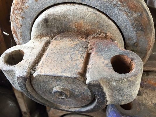 โรลเลอร์นถขุด kobelco sk200-3 เก่าญี่ปุ่น ราคา 2,000 บาท โรลเลอร์นถขุด kobelco sk200-3 เก่าญี่ปุ่น ราคา 2,000 บาท