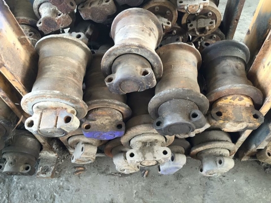 โรลเลอร์นถขุด kobelco sk200-3 เก่าญี่ปุ่น ราคา 2,000 บาท โรลเลอร์นถขุด kobelco sk200-3 เก่าญี่ปุ่น ราคา 2,000 บาท