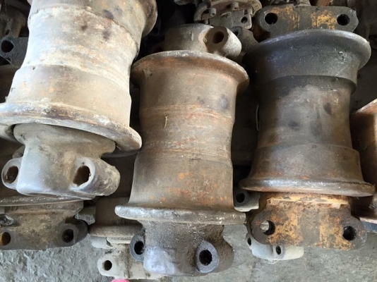 โรลเลอร์นถขุด kobelco sk200-3 เก่าญี่ปุ่น ราคา 2,000 บาท โรลเลอร์นถขุด kobelco sk200-3 เก่าญี่ปุ่น ราคา 2,000 บาท