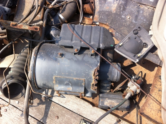 ขายฮีโน่ 3H เพลาเดียว เครื่อง HO7D 195 ตามสภาพ รถขับไม่ได้เพราะอุปกรณ์ต่างๆ ไม่ได้ประกอบ