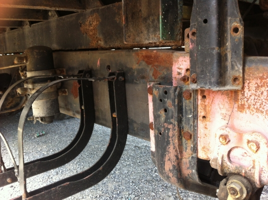 ขายฮีโน่ 3H เพลาเดียว เครื่อง HO7D 195 ตามสภาพ รถขับไม่ได้เพราะอุปกรณ์ต่างๆ ไม่ได้ประกอบ