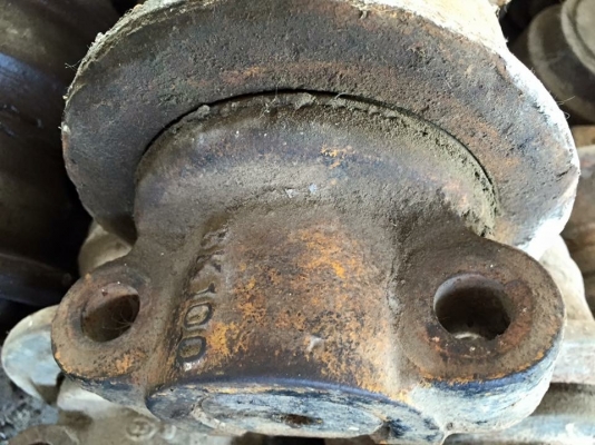 โรลเลอร์รถขุด kobelco SK120-3-5 เก่าญี่ปุ่น ราคา 1,800 บาท โรลเลอร์รถขุด kobelco SK120-3-5 เก่าญี่ปุ่น ราคา 1,800 บาท