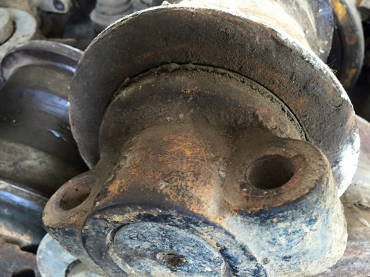 โรลเลอร์รถขุด kobelco SK120-3-5 เก่าญี่ปุ่น ราคา 1,800 บาท โรลเลอร์รถขุด kobelco SK120-3-5 เก่าญี่ปุ่น ราคา 1,800 บาท