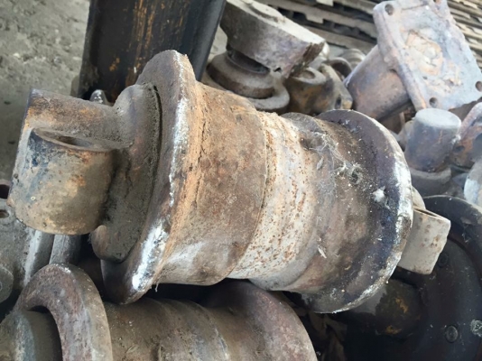 โรลเลอร์รถขุด kobelco SK120-3-5 เก่าญี่ปุ่น ราคา 1,800 บาท โรลเลอร์รถขุด kobelco SK120-3-5 เก่าญี่ปุ่น ราคา 1,800 บาท