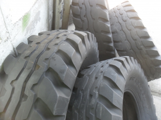 ยาง GoodYear 36x12.50R16.5 สวยๆ 4 เส้น ลดราคาเหลือ 3500 บาท ยาง GoodYear 36x12.50R16.5 สวยๆ 4 เส้น ลดราคาเหลือ 3500 บาท