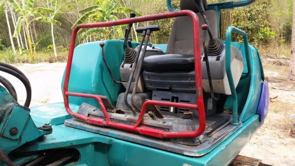 ขายรถขุดเล็ก แบคโครเล็ก komatsu pc30-7 สภาพพร้อมทำงาน