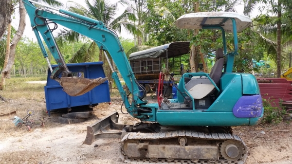 ขายรถขุดเล็ก แบคโครเล็ก komatsu pc30-7 สภาพพร้อมทำงาน