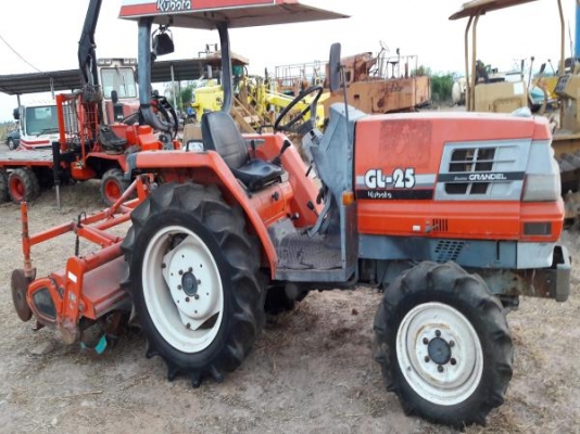 ขาย รถไถนานั่งขับ KUBOTA 25 แรง สภาพสวย 2 เพลา ขับ 4 WD