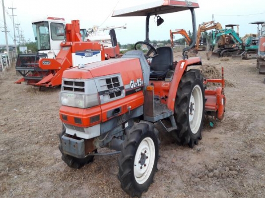 ขาย รถไถนานั่งขับ KUBOTA 25 แรง สภาพสวย 2 เพลา ขับ 4 WD