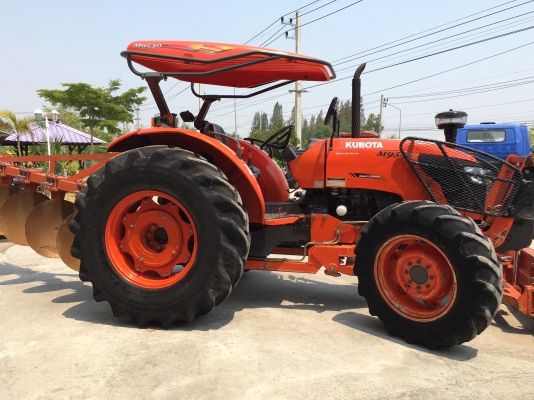 ** ราคา 830,000 ** KUBOTA M9540 ใบดัน+ผาน รถเดิมทั้งคัน สีเดิม ยางเดิม เครื่องเดิม ไม่เคยทำ รถอายุ2ปีกว่า ทำงาน 926 ชม.เท่านั้น.. โทร 062 387-4789