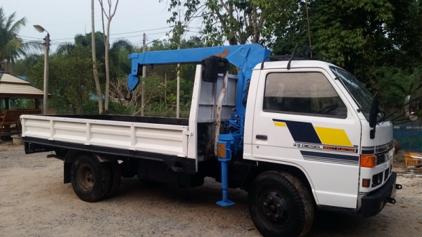 ขายรถ 6 ล้อisuzu 115แรงติดเครน สภาพสวยๆพร้อมใช้งาน