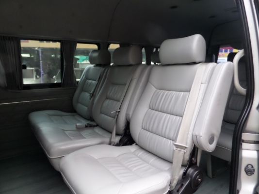 TOYOTA HIACE COMMUTER 2.5D4D MT ปี2011