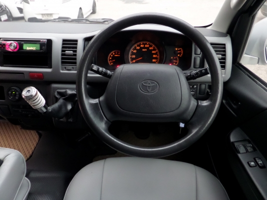 TOYOTA HIACE COMMUTER 2.5D4D MT ปี2011