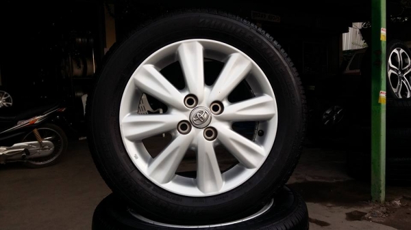 ขายล้อแม็ก yaris/vios gt 15" ยางปี14 สนใจติดต่อ ตาเล็ก ล้อและยางครับ 081-3747940