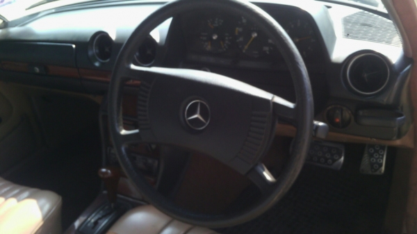 เบ้นซ์ 230e ปี1987 รถเดิมๆ เบ้นซ์ 230e ปี1987 รถเดิมๆ