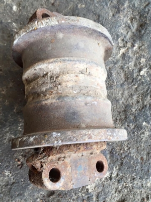 โรลเลอร์รถขุด kobelco SK60-3 เก่าเช็คนอกญี่ปุ่น ราคา 2,000 บาท โรลเลอร์รถขุด kobelco SK60-3 เก่าเช็คนอกญี่ปุ่น ราคา 2,000 บาท