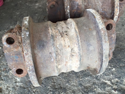 โรลเลอร์รถขุด kobelco SK60-3 เก่าเช็คนอกญี่ปุ่น ราคา 2,000 บาท โรลเลอร์รถขุด kobelco SK60-3 เก่าเช็คนอกญี่ปุ่น ราคา 2,000 บาท