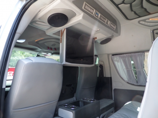 ขาย รถตู้มือสอง แต่งVIPทั้งคัน ปี 2012