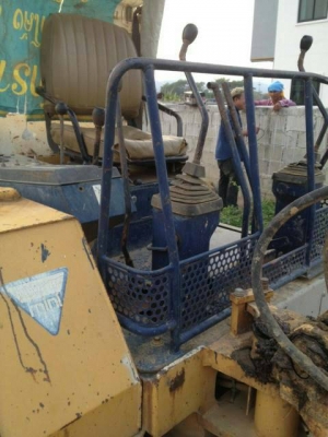 ขายKOMATSU PC30 -6 สภาพสวยพร้อมใช้ ติดต่อ คุณ อ๊อฟ พิจิตร 086-737-9991