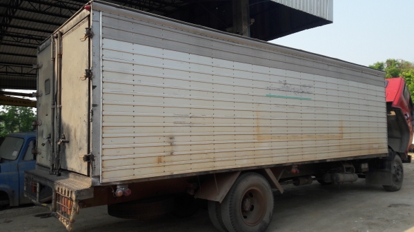 ตู้ ยาว 7.20 เมตร กว่าง 2.45 เมตร พื้นเหล็ก แผงข้างอลูมิเนียม สภาพพร้อมใช้