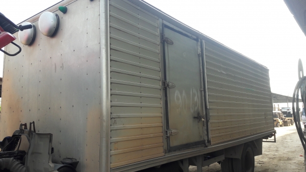 ตู้ ยาว 7.20 เมตร กว่าง 2.45 เมตร พื้นเหล็ก แผงข้างอลูมิเนียม สภาพพร้อมใช้