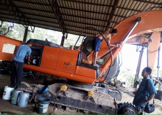 ขาย!! >>> Hitachi Zx200 รุ่น 1 สวยเต็ม <<< รถสวย เปลี่ยนโซ่ใหม่ บุ้งกี๋ใหม่ ราคา 1,650,000 บาท ต่อรอง ขาย!! >>> Hitachi Zx200 รุ่น 1 สวยเต็ม <<< รถสวย เปลี่ยนโซ่ใหม่ บุ้งกี๋ใหม่ ราคา 1,650,000 บาท ต่อรอง