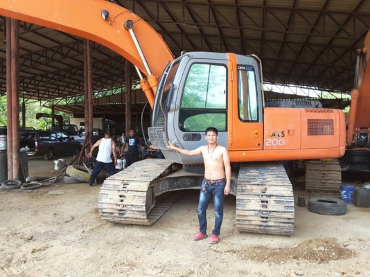 ขาย!! >>> Hitachi Zx200 รุ่น 1 สวยเต็ม <<< รถสวย เปลี่ยนโซ่ใหม่ บุ้งกี๋ใหม่ ราคา 1,650,000 บาท ต่อรอง