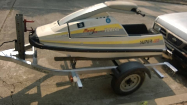 เรือยืนยามาฮ่าเดิมๆพร้อมเทลเลอร์ขับดีนุ่มนวลเลี้ยวดีมากไม่หมุนเครื่องแน่นติดง่ายจัง