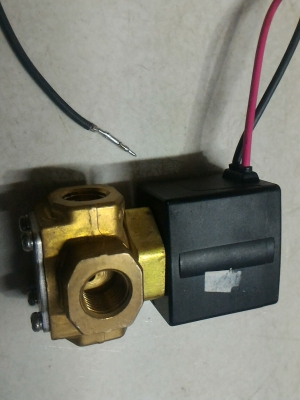 โซลินอยด์วาล์วยี่ห้อ SMC เอนกประสงค์ใช้ได้กับงานทุกประเภทขนาด 4 หุน 3 ทาง ใช้ไฟ 24 V.