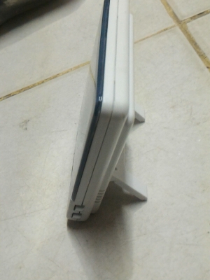 เครื่องวัดอุณหภูมิและความชื่นแสดงผลเป็นตัวเลขแบบติดผนังในอาคาร ใช้พลังงานจากถ่านก้อนเดียว