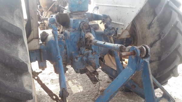 ขายรถไถ FORD 77 เดิมๆ ตามรุ่น ไม่มีอุปกรณ์ เอกสารซื้อขาย