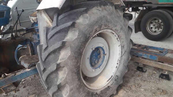 ขายรถไถ FORD 77 เดิมๆ ตามรุ่น ไม่มีอุปกรณ์ เอกสารซื้อขาย