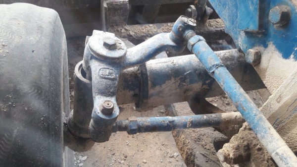 ขายรถไถ FORD 77 เดิมๆ ตามรุ่น ไม่มีอุปกรณ์ เอกสารซื้อขาย