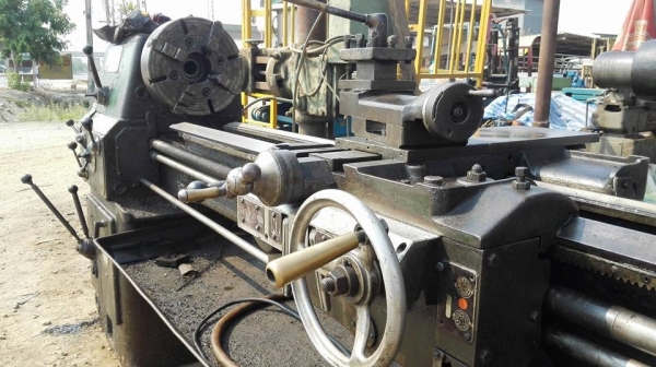 ** SOLD ** กลึงอังกฤษคาร์ดิฟ CARDIFF 8 ฟุต 3 เพลาเกียร์บล็อค 18 สปีด รู 2" ถอดคอม้าได้ ไฟ 380V ใช้งานได้ปกติครับ!!