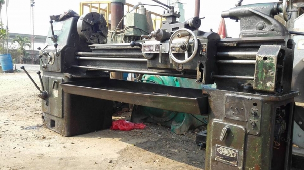 ** SOLD ** กลึงอังกฤษคาร์ดิฟ CARDIFF 8 ฟุต 3 เพลาเกียร์บล็อค 18 สปีด รู 2" ถอดคอม้าได้ ไฟ 380V ใช้งานได้ปกติครับ!!