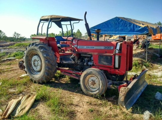 ขายรถไถ่ แม็กซี 390 สนใจติดต่อ 0882669068