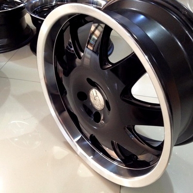 ล้อ17นิ้ว 4รู100 ET25 ล้นๆวัยรุ่นชอบ