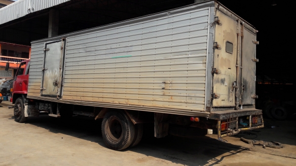 Isuzu เครื่องดี คัสซีสวย ทะเบียน ยาง เต็ม Isuzu เครื่องดี คัสซีสวย ทะเบียน ยาง เต็ม