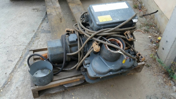 ขาย รอกวินช์ สลิงไฟฟ้า เก่าญี่ปุ่น ขนาด 500 กิโล ราคา 16,000 บาท เท่านั้นครับ