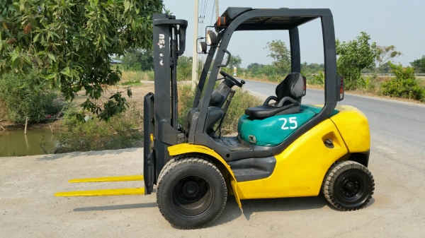 ขายด่วนรถยกKOMATSUดีเซล FD25-16ยก2.5ตันเสาสูง3เมตรยางหน้าคู้ชั่วโม่งทำงานน้อยรถนอกเพิ่งนำเข้ามายังไม่เคยใช้งานในเมืองไทยเลย