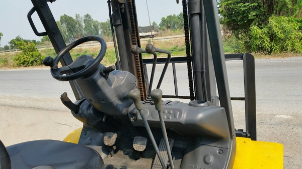 ขายด่วนรถยกKOMATSUดีเซล FD25-16ยก2.5ตันเสาสูง3เมตรยางหน้าคู้ชั่วโม่งทำงานน้อยรถนอกเพิ่งนำเข้ามายังไม่เคยใช้งานในเมืองไทยเลย