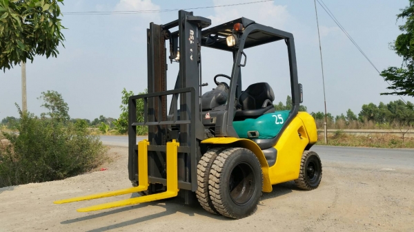 ขายด่วนรถยกKOMATSUดีเซล FD25-16ยก2.5ตันเสาสูง3เมตรยางหน้าคู้ชั่วโม่งทำงานน้อยรถนอกเพิ่งนำเข้ามายังไม่เคยใช้งานในเมืองไทยเลย