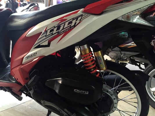 CLICK 125 i สีขาวแดง เครื่องยนต์แรงด้วย 125 cc.หัวฉีด PGM-FI ประหยัดน้ำมัน แถม 4 รายการ