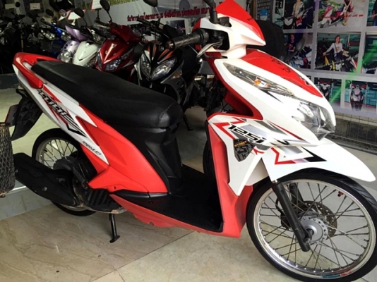 CLICK 125 i สีขาวแดง เครื่องยนต์แรงด้วย 125 cc.หัวฉีด PGM-FI ประหยัดน้ำมัน แถม 4 รายการ