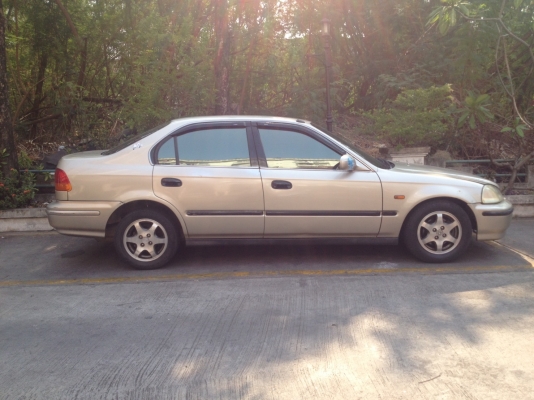 HONDA CIVIC ตาโต ปี 1996 สีทอง ไม่เคยติดเเก๊ส 1.6cc.เกียร์ออร์โต้ กระจกไฟฟ้า เบาะกำมะหยี่ ไม่มีชนหนัก ราคานี้ พร้อมใช้งาน