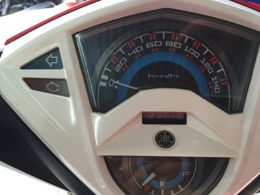 mio125 RR  สีแดงขาว เครื่องยนต์ 125 cc. ระบบคาบูร์ รถเครื่องดี แถม 4 รายการ